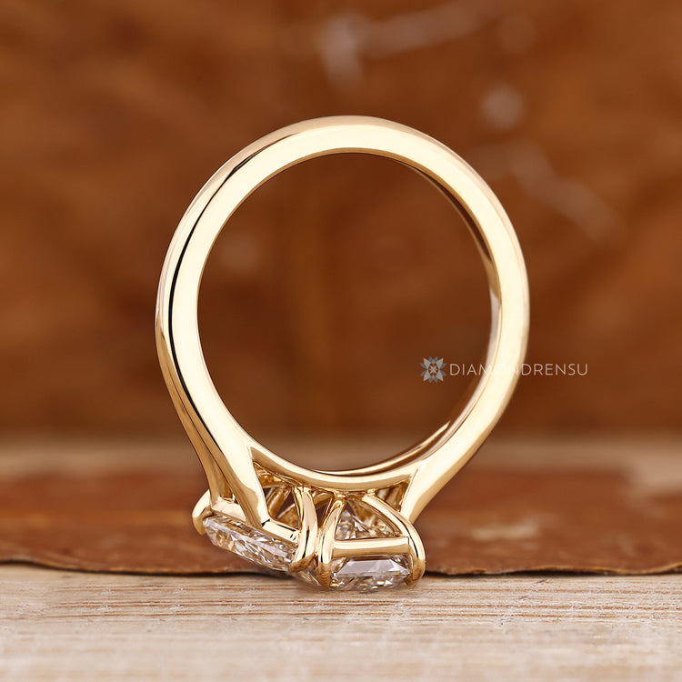 IGI certified lab grown diamond complements the toi et moi style.