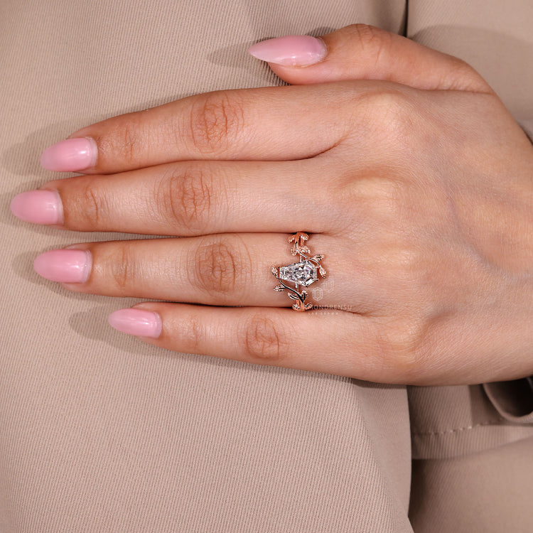 IGI certified coffin diamond ring with handmade craftsmanship.