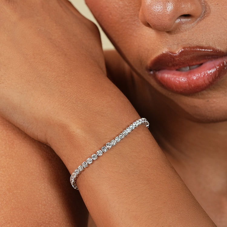 Lab grown tennis bracelet with round diamonds.
