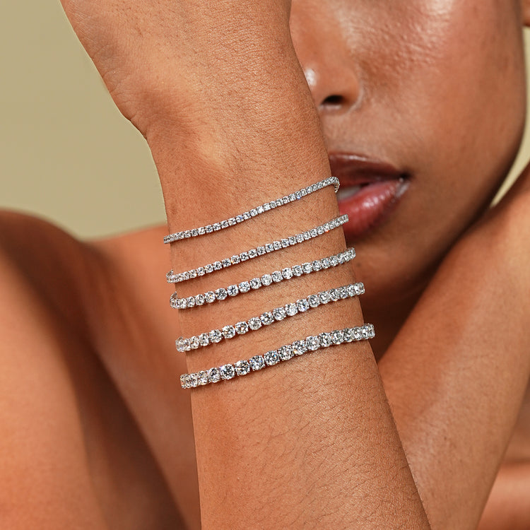 14kt solid white gold tennis bracelet design.
