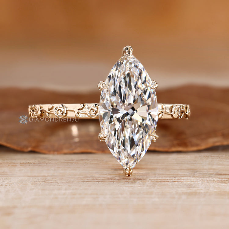 Art Deco engagement ring with a flower style.