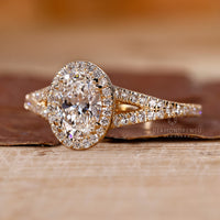 Diamondrensu oval ring with lab grown diamond and bridge accent.