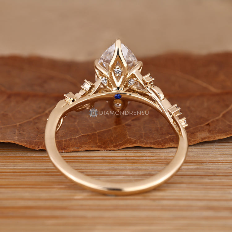 Six leaf style prong setting secures the center stone.