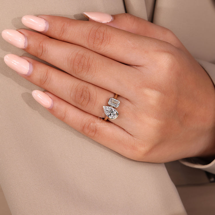 Modern toi et moi engagement ring pear emerald diamonds.