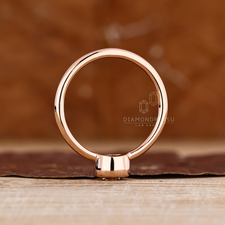 Diamondrensu round diamond ring with bezel set style.