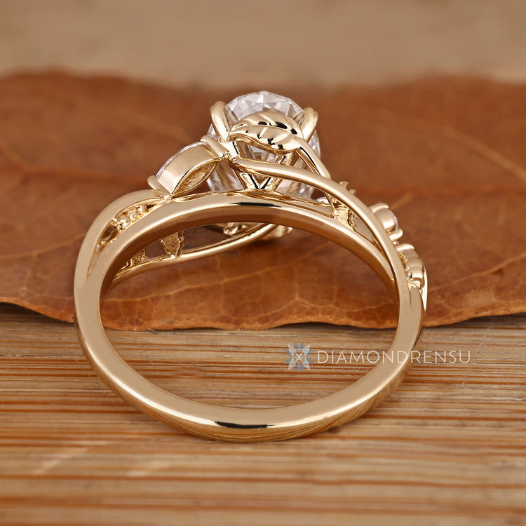 Diamondrensu handmade ring with marquise and round side stones.