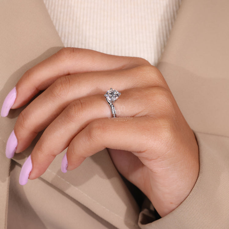 Round diamond channel setting with a modern band style.
