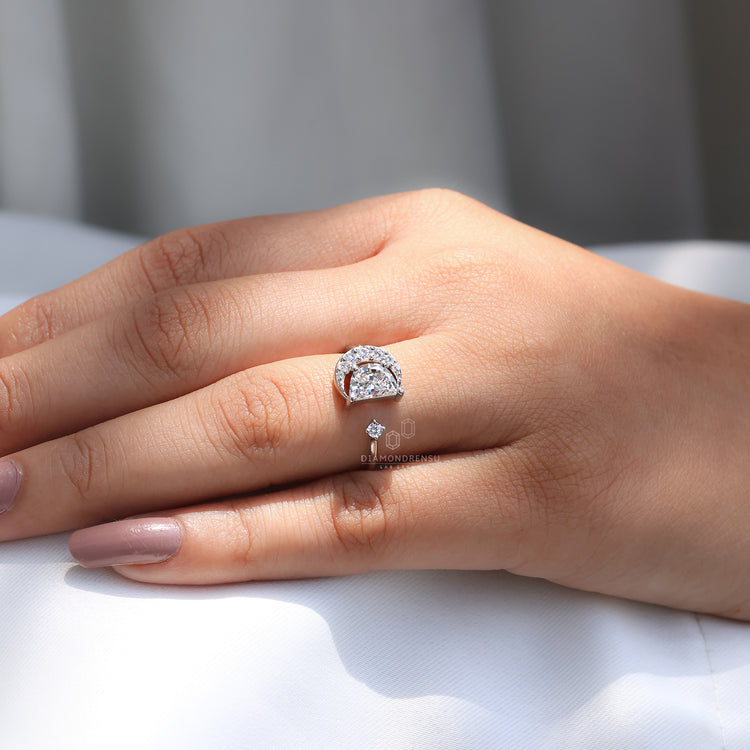 Moon fidget ring with a unique white gold setting.
