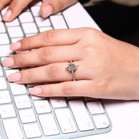 6 claw prong engagement ring handcrafted by Diamondrensu.
