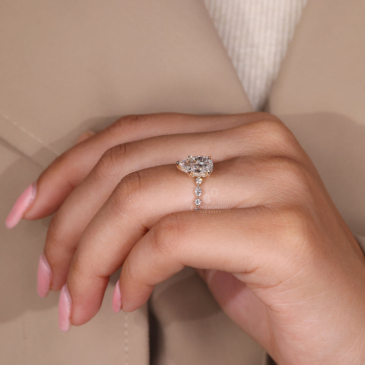 The shared prong setting holds the stones close together.
