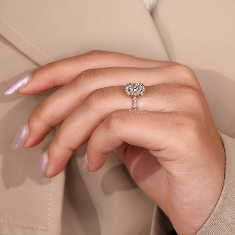 Four claw prong oval cut engagement ring.
