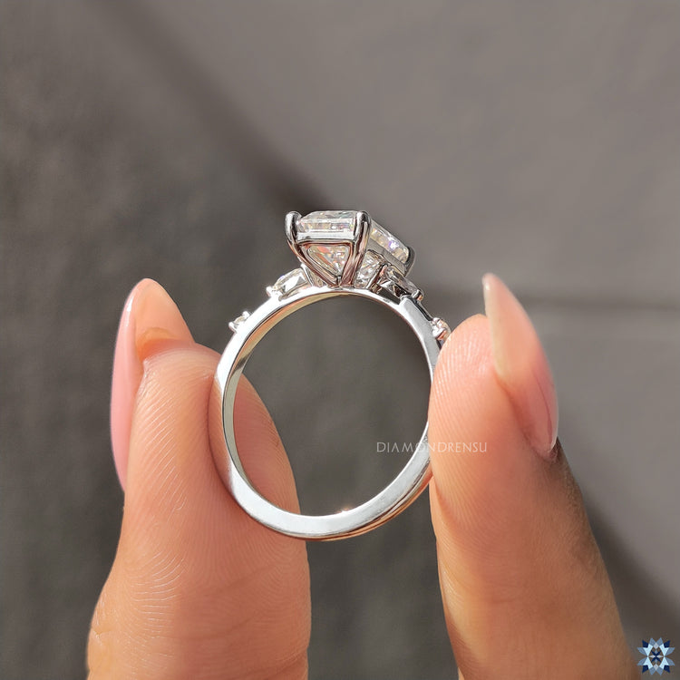 Diamondrensu ring with a stunning emerald cut moissanite stone for elegance.
