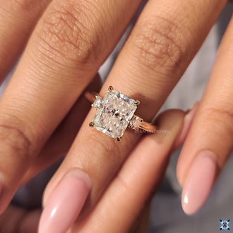 Diamondrensu engagement ring with hidden halo design.
