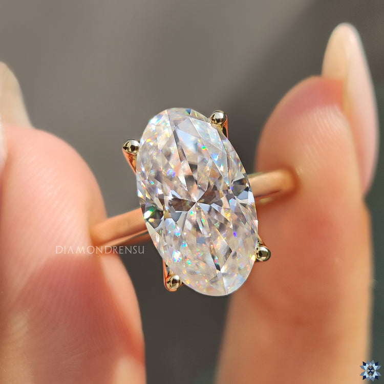 4 prong round engagement ring with moissanite
