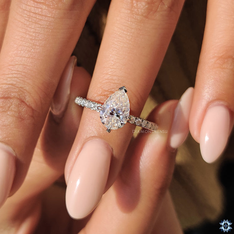 Diamondrensu Ring with elegant pave setting and moissanite.
