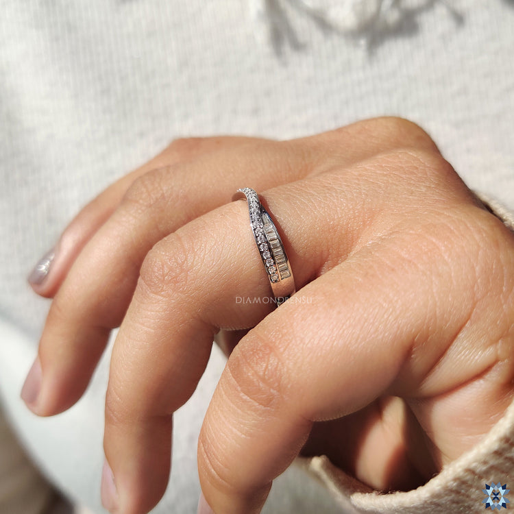 Women's wedding band with round and baguette cuts.
