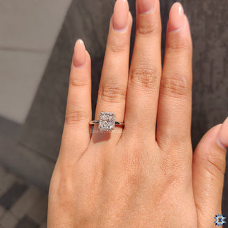 Diamondrensu engagement ring with a radiant moissanite stone.
