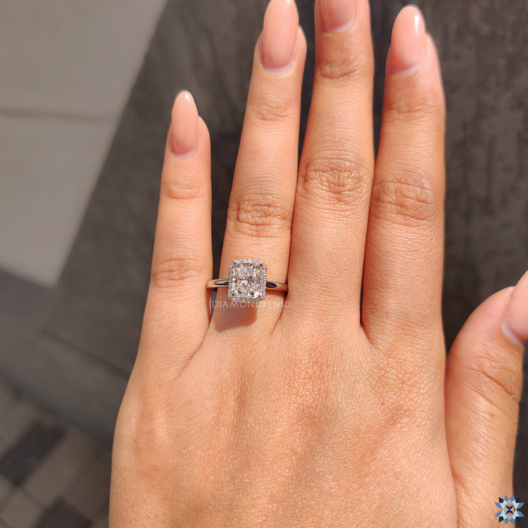 Diamondrensu engagement ring with a radiant moissanite stone.
