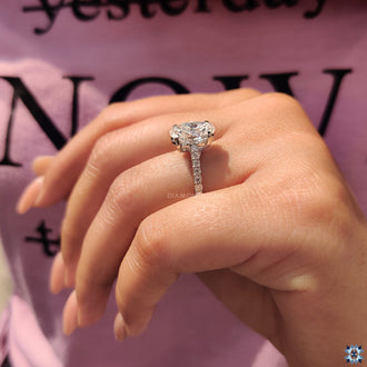 Stunning white gold ring with a sleek shine.

