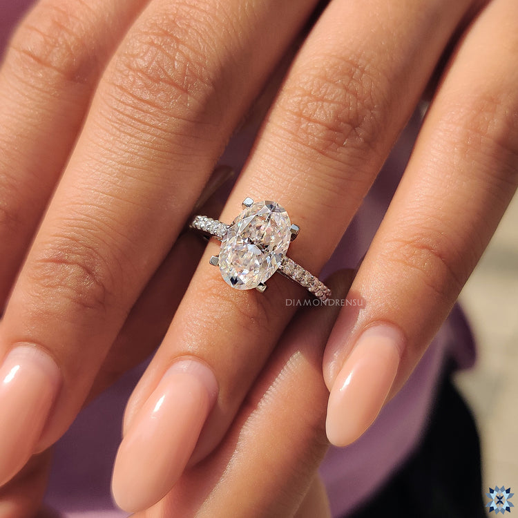 Diamondrensu engagement ring for a perfect proposal.
