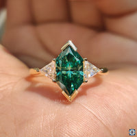 Triangle side stone ring with a modern and sophisticated look.
