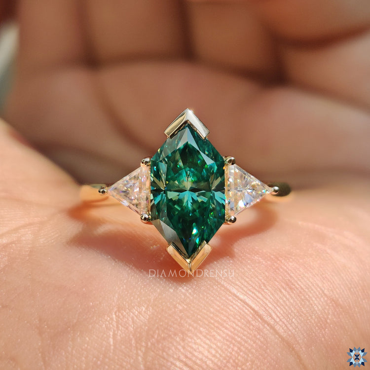 Triangle side stone ring with a modern and sophisticated look.
