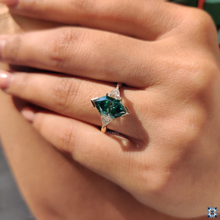 Dutch marquise ring with a unique and timeless appeal.
