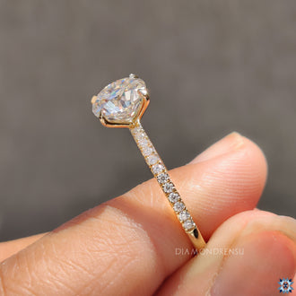 4 prong claw setting holding a brilliant diamond securely.
