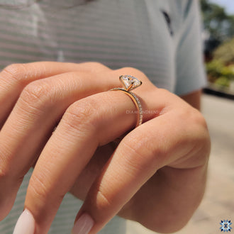 Diamondrensu ring with a modern, sophisticated appeal.
