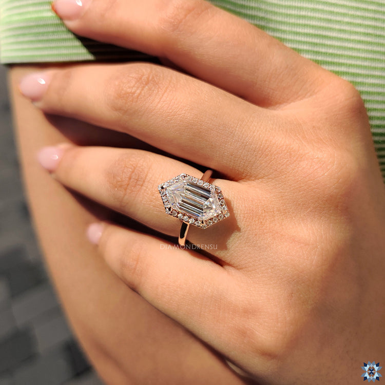 Round cut halo moissanite ring design.
