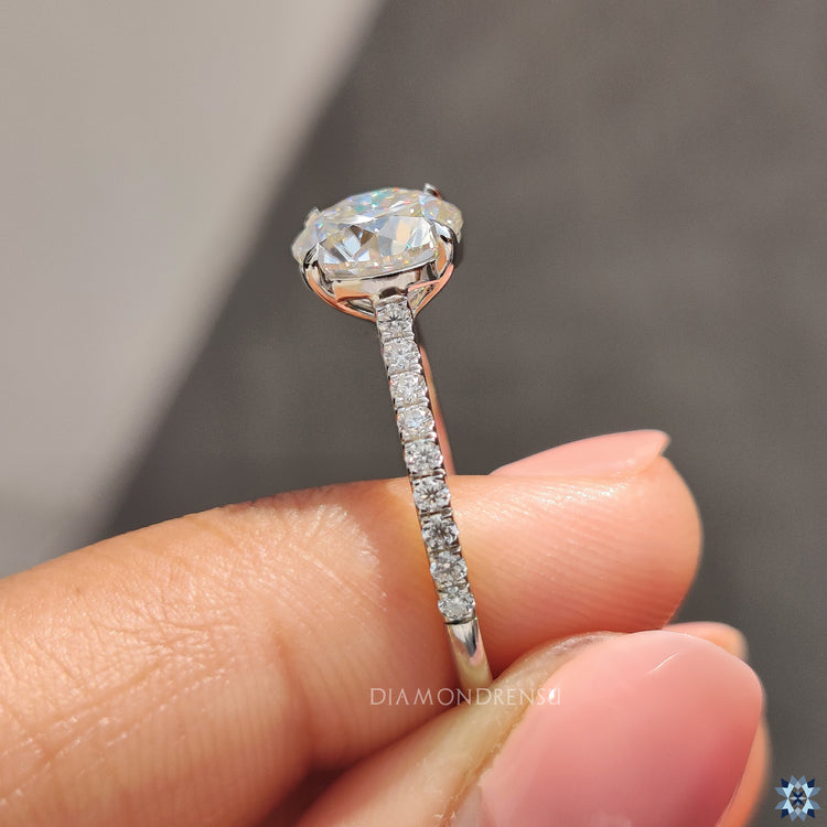 4 prong claw setting holds the moissanite with secure elegance.
