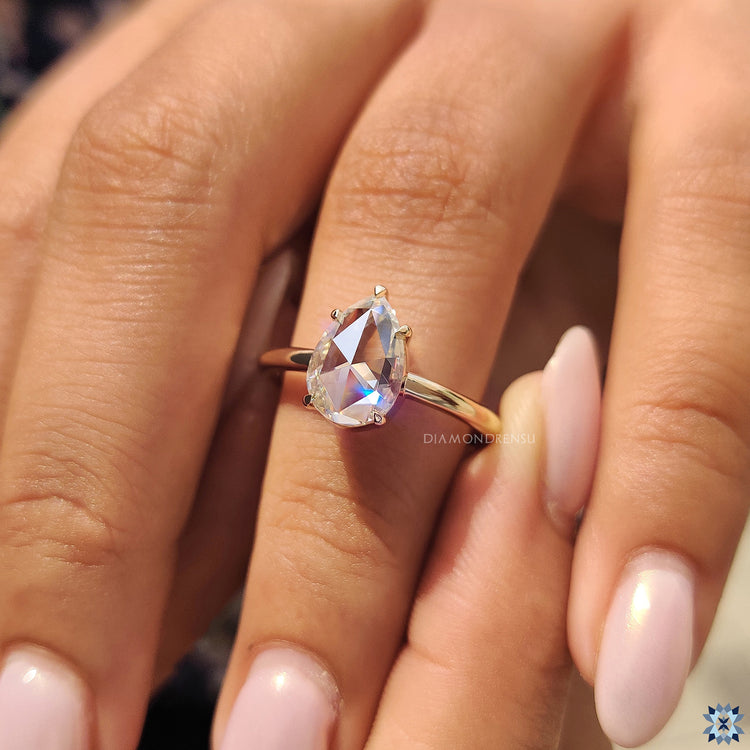 Diamondrensu engagement ring featuring a moissanite center stone.
