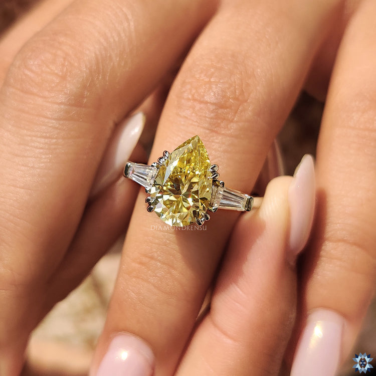 Buy engagement ring with cathedral setting and pear center.
