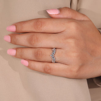 Diamondrensu wedding band with unique nature-inspired round and marquise diamonds.
