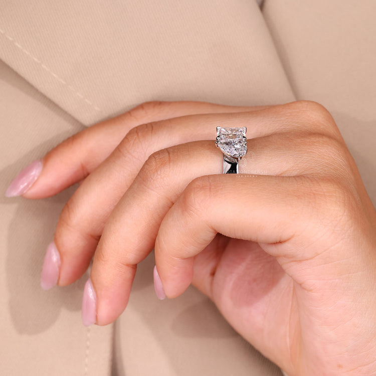 Buy engagement ring with Toi et Moi two stone diamond setting.
