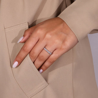 White gold wedding band that pairs well with any ring.
