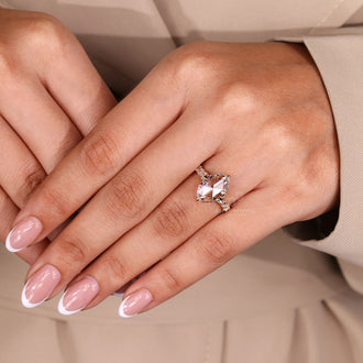 Handmade jewelry with diamondrensu ring.
