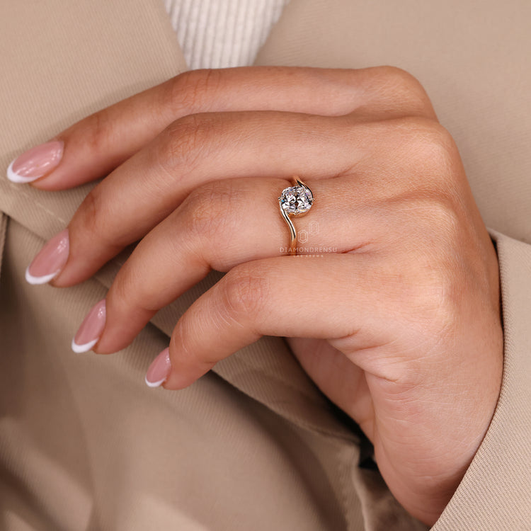 IGI certified engagement ring with Lab Grown Diamond and leaf style prongs.
