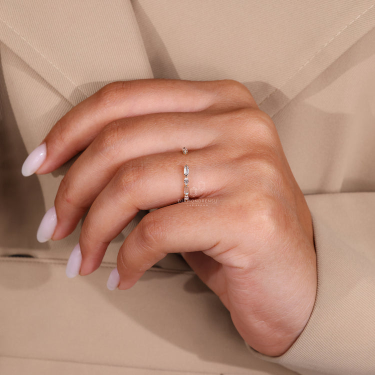 Full eternity band crafted with precision and timeless detail.
