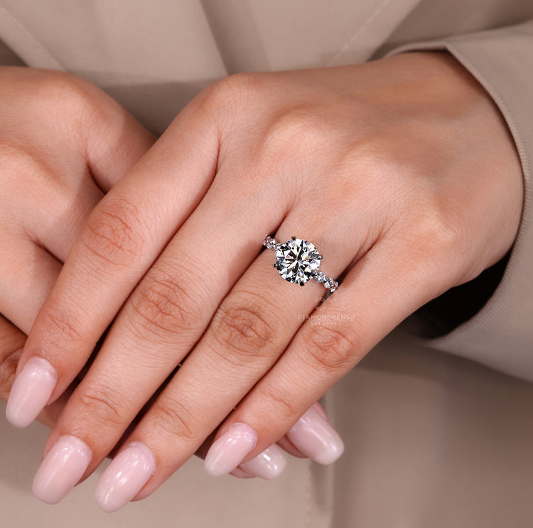 IGI certified round diamond ring.
