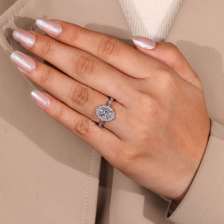 Handmade jewelry engagement ring from Diamondrensu.
