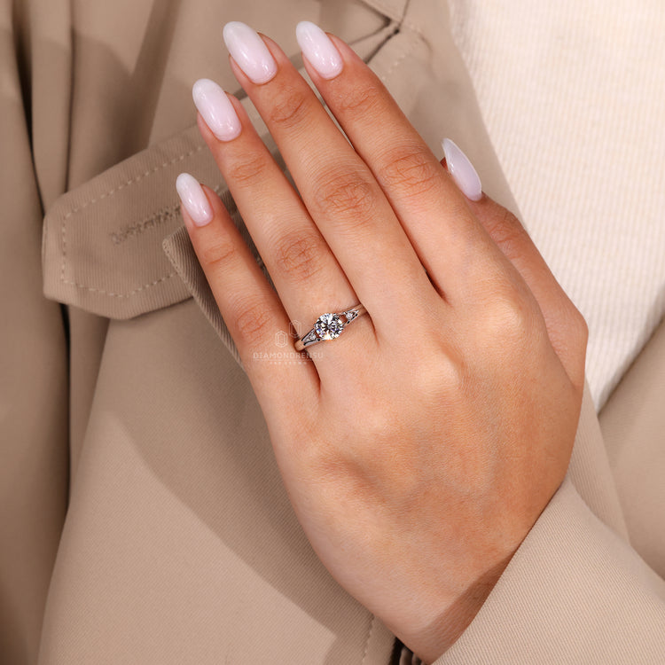 Round cut diamond IGI certified handmade jewelry diamondrensu engagement ring.
