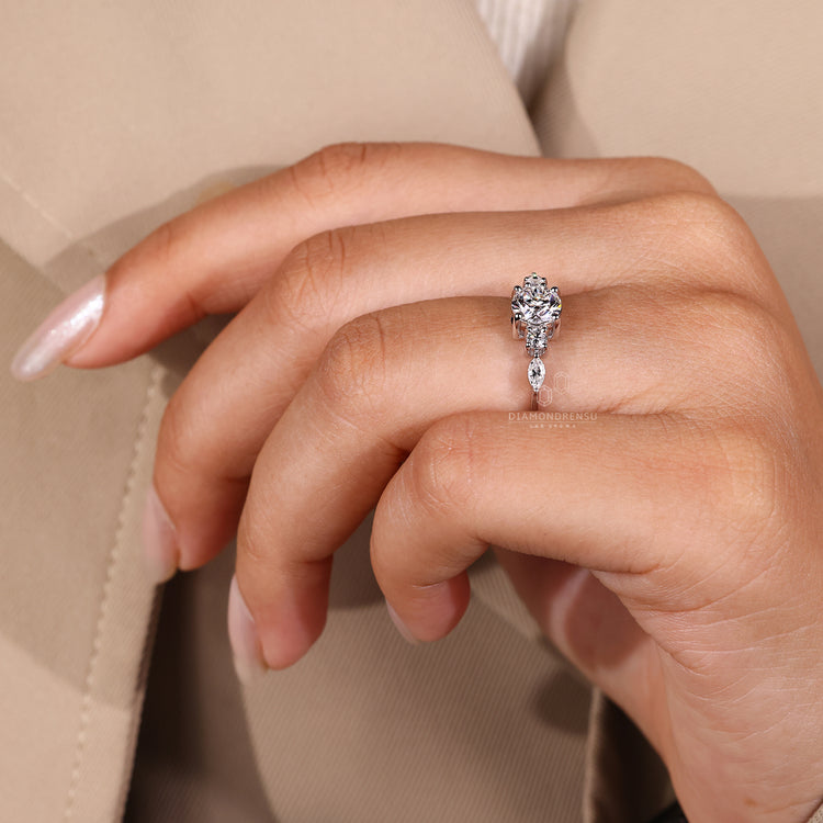 Diamondrensu engagement ring with lab grown diamonds.
