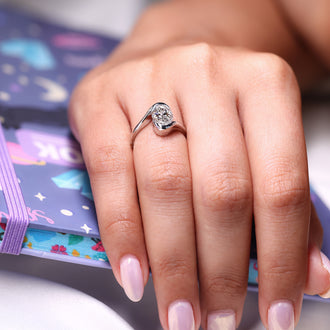 Bypass ring setting for a modern look.
