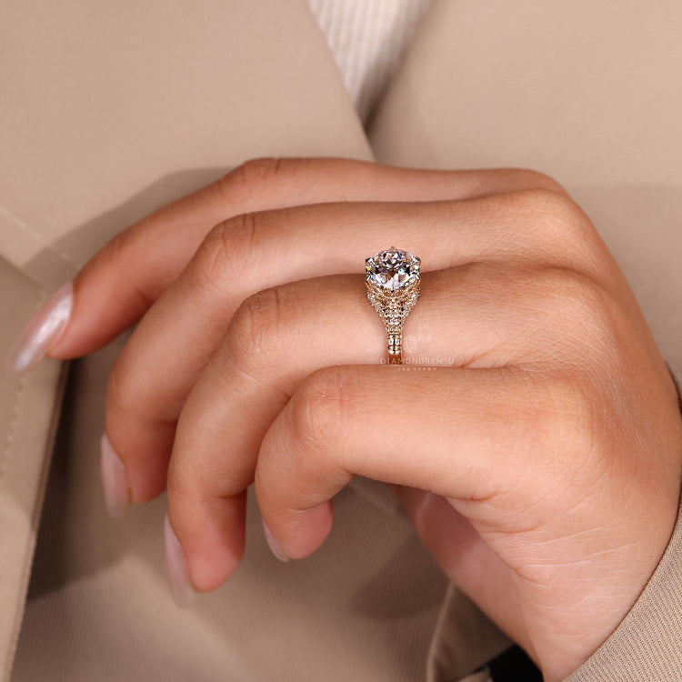 Yellow gold diamond ring with IGI certified stone.
