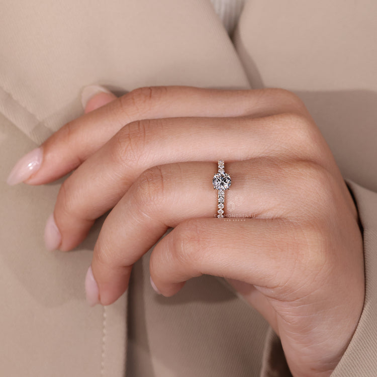 IGI certified round cut diamond ring with elegant handmade detailing.
