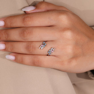 Aqua sapphire stone set on a handmade diamondrensu band.
