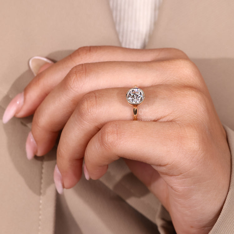 Elegant Round OEC Diamond Solitaire Engagement Ring.