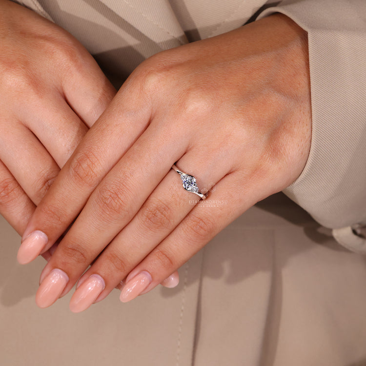 Customize ring with your favorite design and diamond shape.
