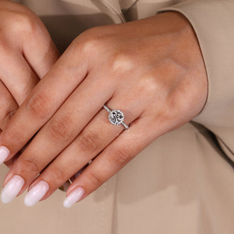 Diamondrensu engagement ring featuring halo and pave settings.
